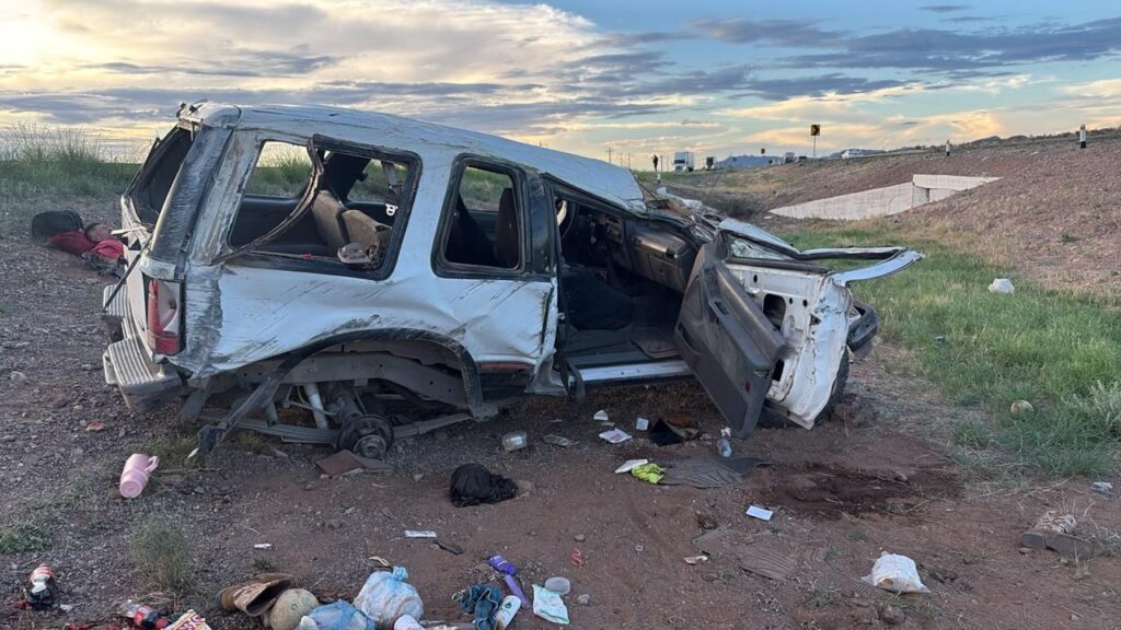 Aparatosa volcadura en la carretera Chihuahua-Juárez