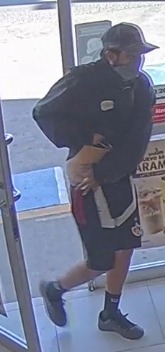 Cuchillo en mano cargó con dinero y cigarros de una tienda de conveniencia