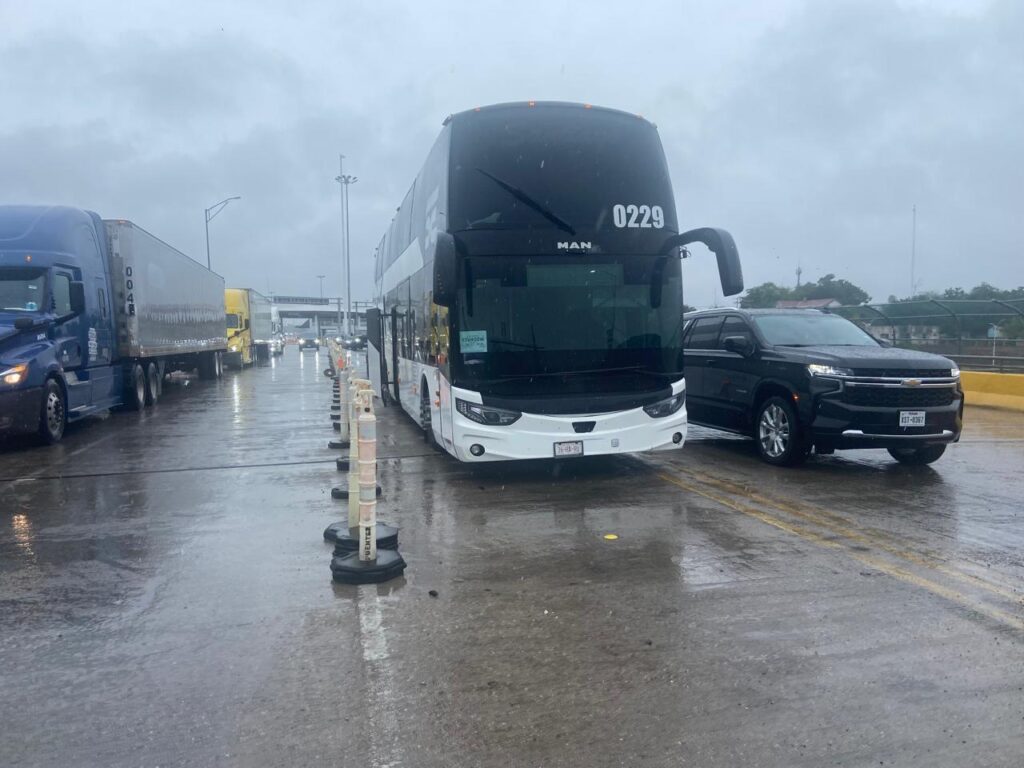52 duranguenses denuncian permanecer varados rumbo a Dallas; solicitan ayuda urgente