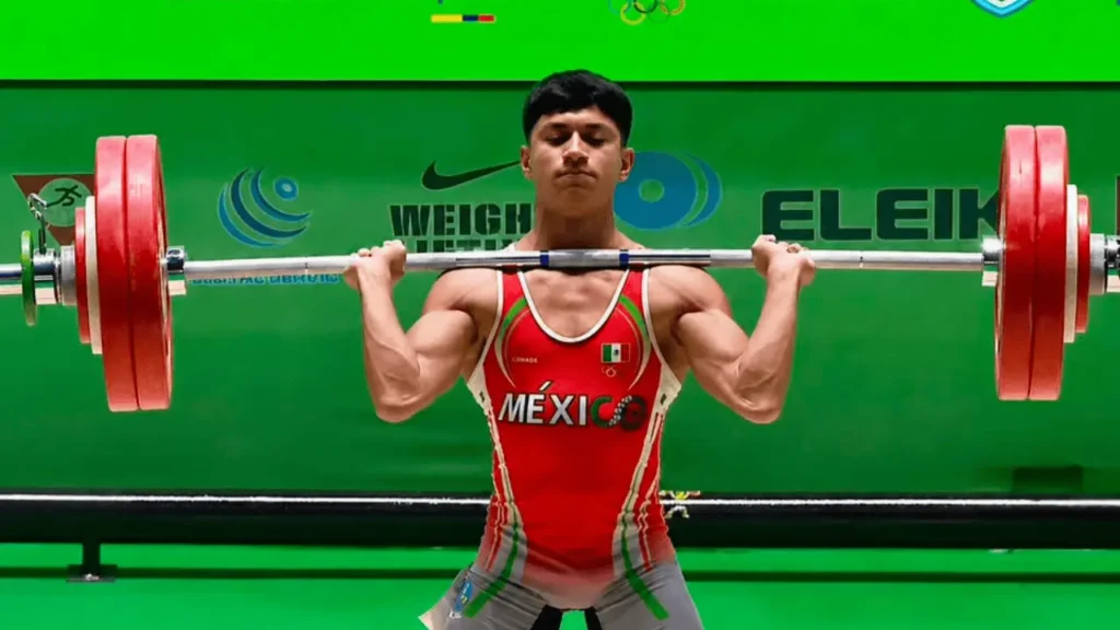Víctor Méndez conquista oro mundial en halterofilia juvenil