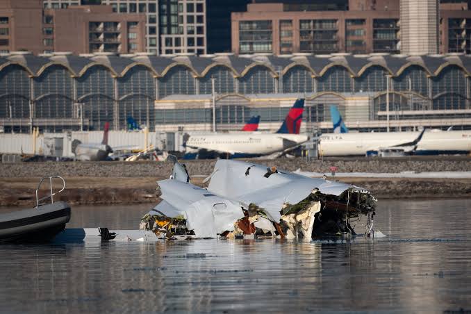 Accidente aéreo en Washington deja 11 sobrevivientes tras rescate
