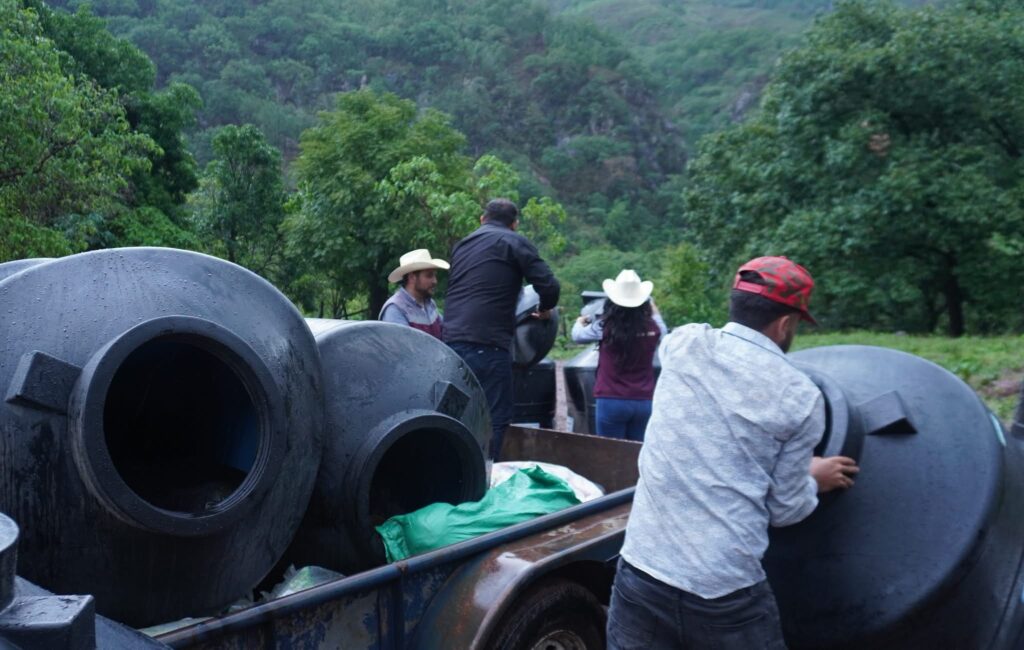 Llevan apoyos integrales a El Encinal