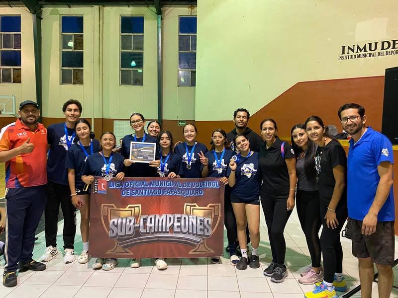 ¡Lo hizo! Nieves Cervantes celebra 16 años formando talento en el voleibol