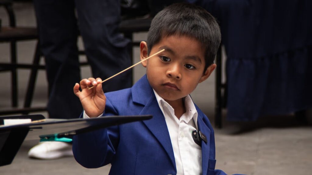 Niño director de orquesta de Puebla recibe invitación para representar a México en Alemania