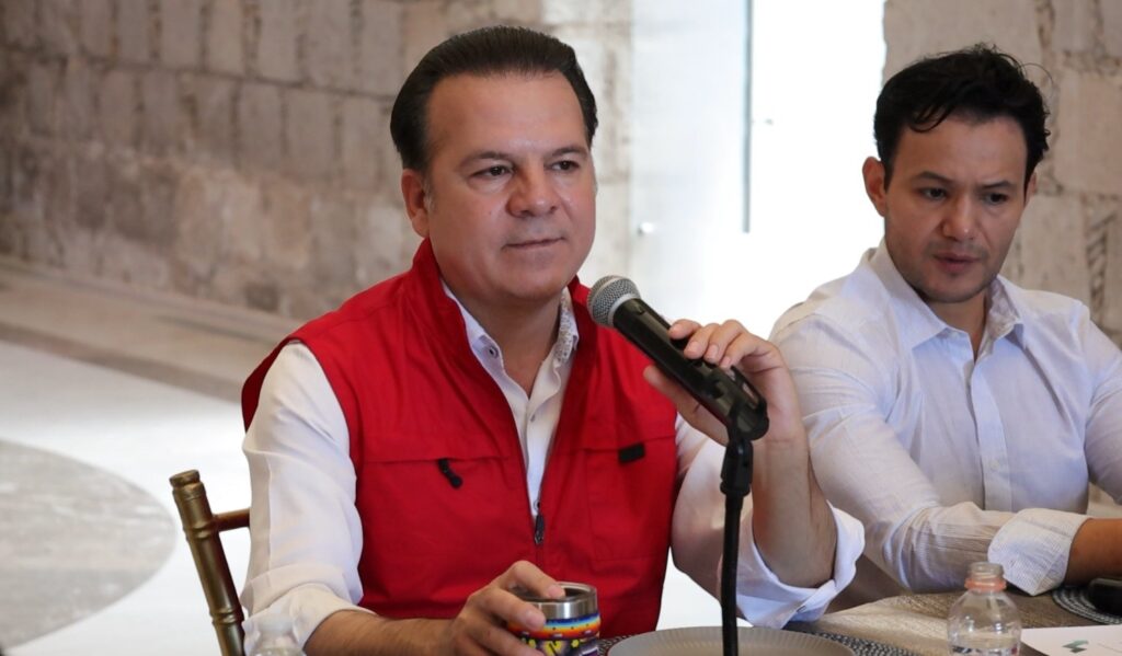 Esteban explica a Sheinbaum por qué Durango no ha entregado su sistema de salud a IMSS-Bienestar