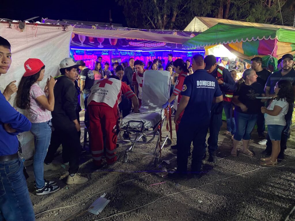 ¡Tres lesionados! En juego mecánico «El Gusanito» durante la clausura de Feria Santiago 2026