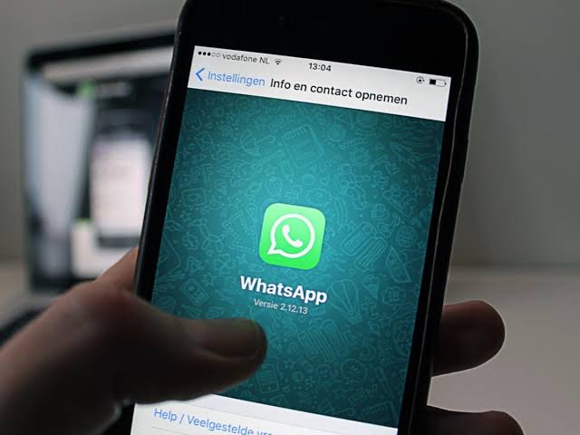WhatsApp reemplazará el texto «En línea» por un punto verde