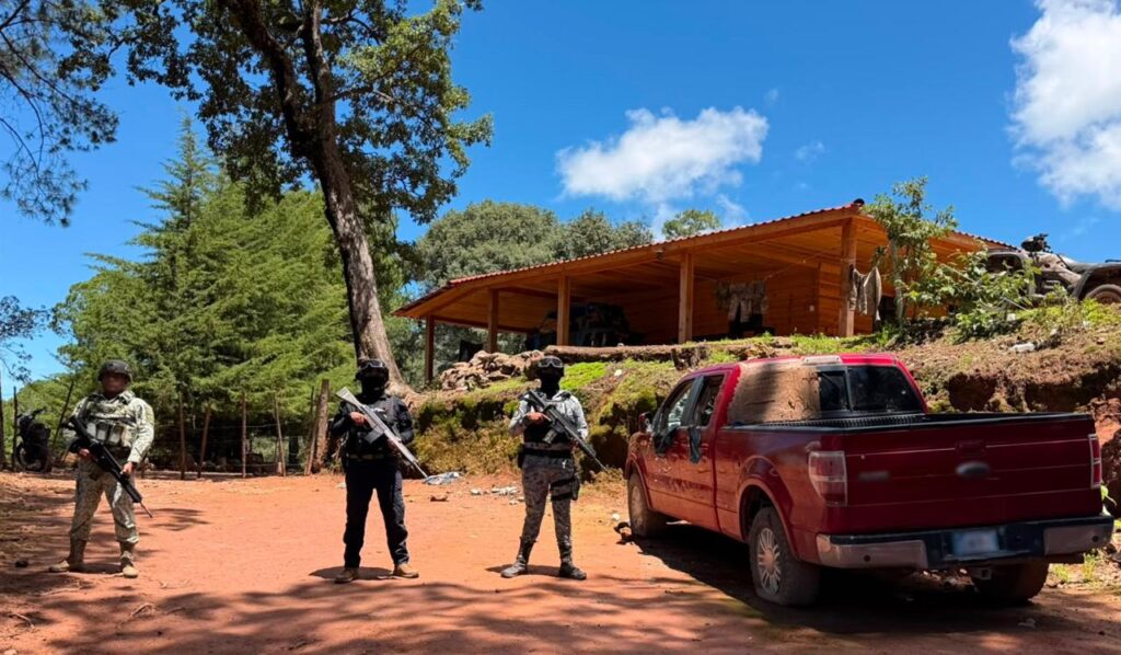 El Gabinete de Seguridad informó de la cabaña con Barret y explosivos que aseguraron en Durango