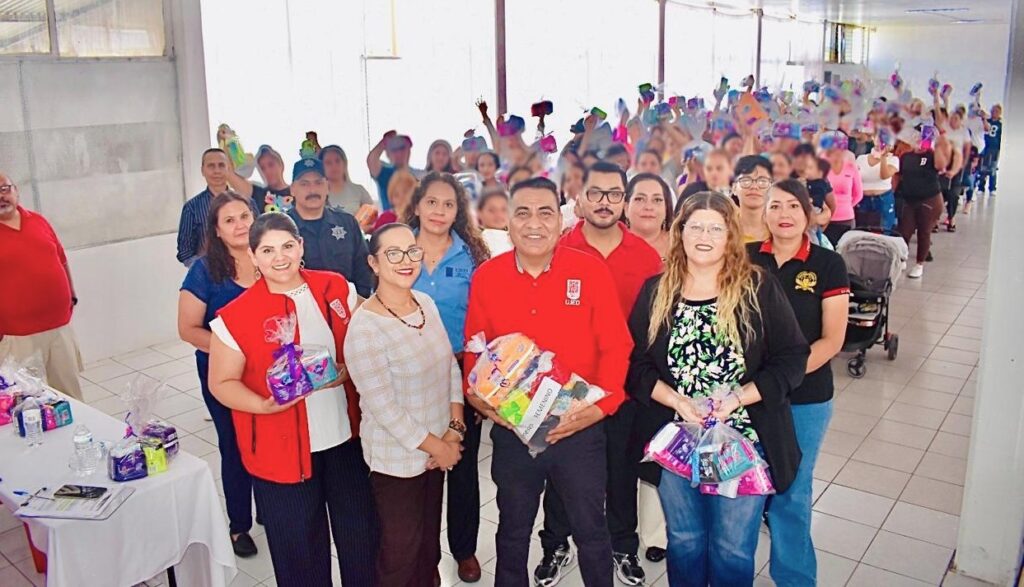 UJED beneficia a más de mil mujeres con entrega de Kits Violeta para higiene menstrual