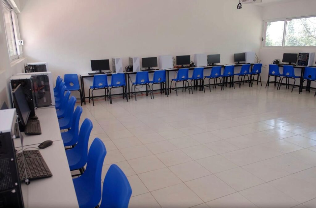 Escuelas que ejerzan con transparencia los recursos seguirán recibiendo apoyos