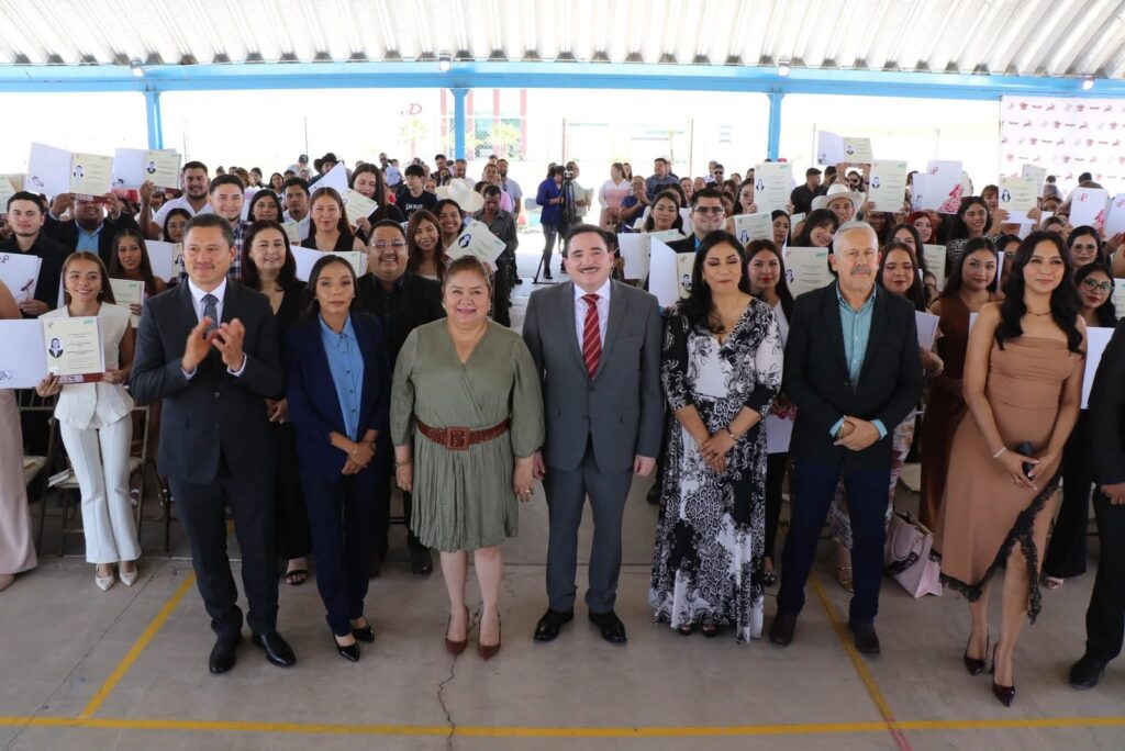 Entrega SEED 117 títulos profesionales a egresados de la Universidad Politécnica de Cuencamé