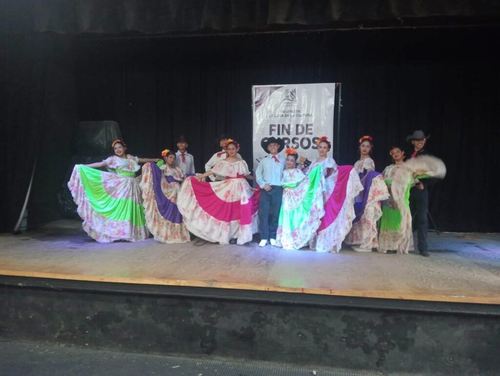 Celebran exitoso fin de cursos cultural