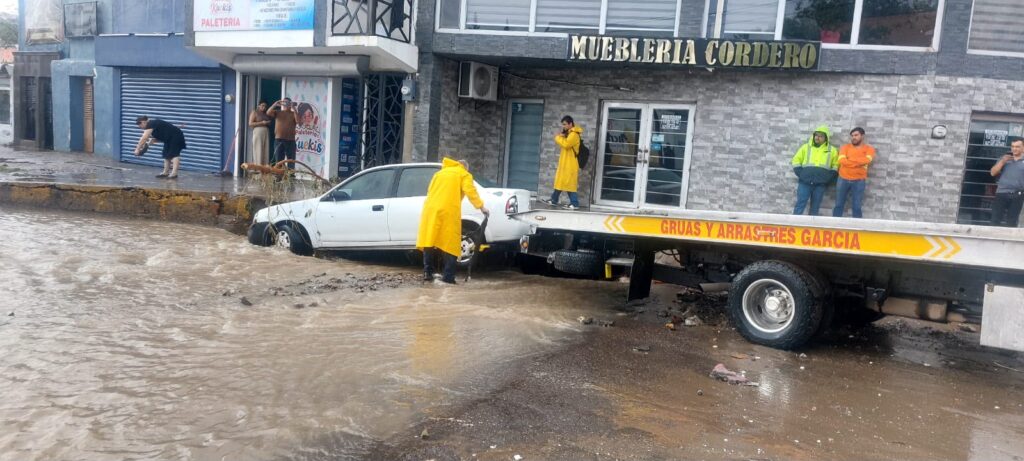 Atiende Gobierno de Parral múltiples incidencias derivadas de las lluvias registradas en la ciudad