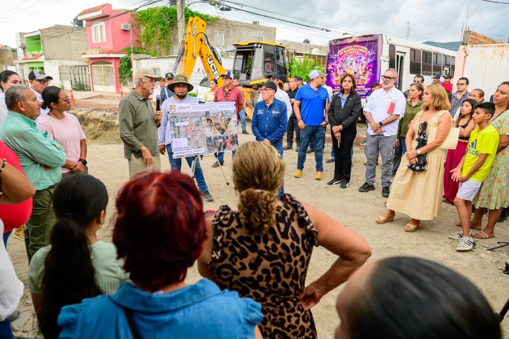 Miguel Ángel Navarro supervisa segunda etapa del alcantarillado en la colonia Gobernadores