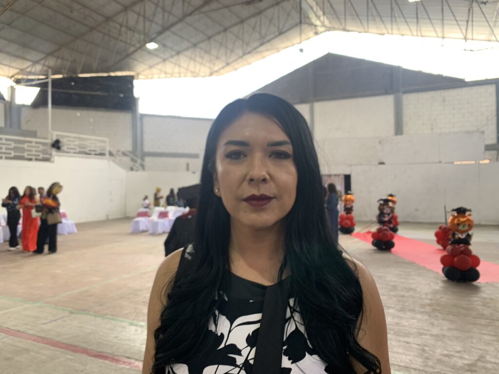 Preparan entrega de uniformes escolares