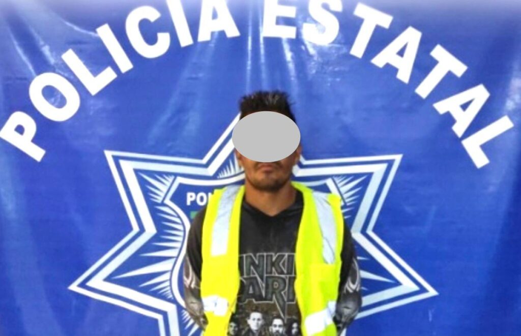 Conductores de tráileres sorprenden en plena acción a ladrón de baterías; PE lo detiene