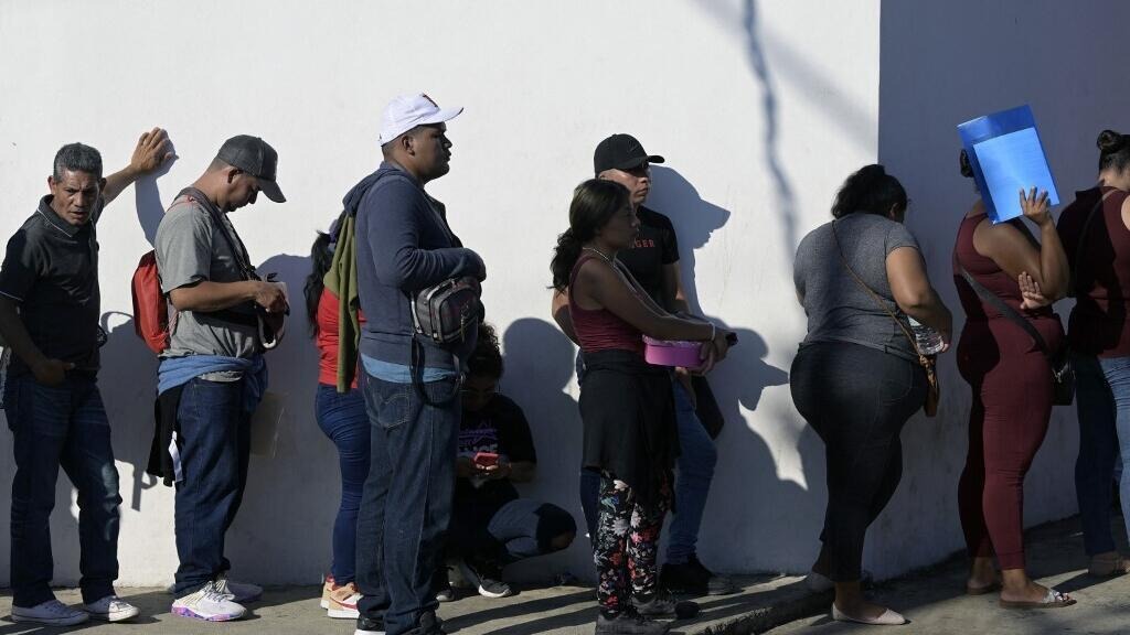 Estados Unidos exige multas millonarias a migrantes con órdenes de deportación