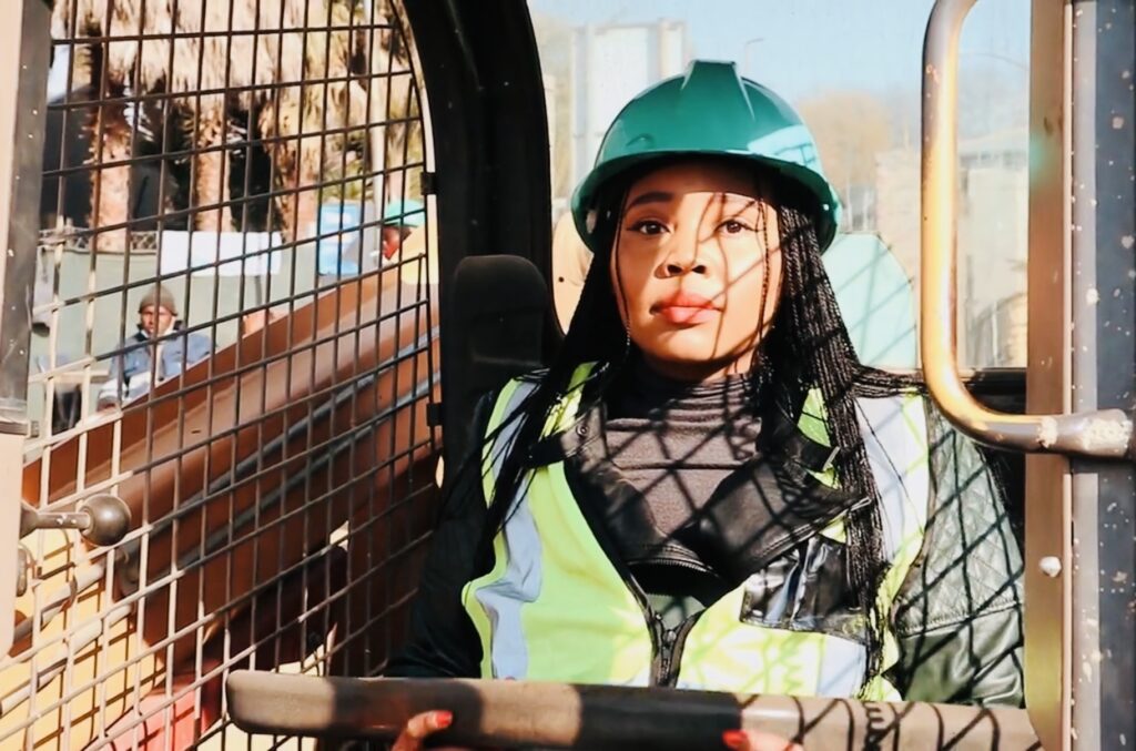 “La minería cambia de rostro: cada vez hay más mujeres al mando.”