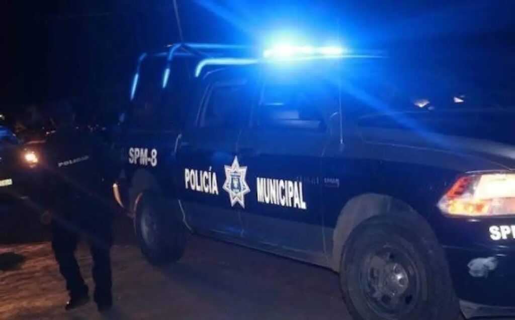 Muere hombre tras presuntamente arrojarse de una patrulla en movimiento