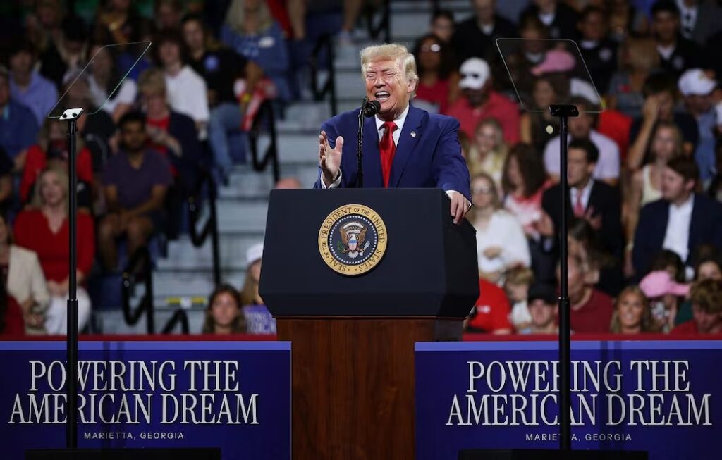 Trump vuelve a bromear con buscar la Presidencia de EU en 2028