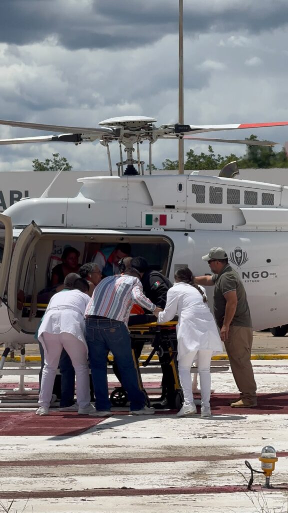 Menor enferma es trasladada desde la sierra a Durango en el helicóptero del Gobierno del Estado