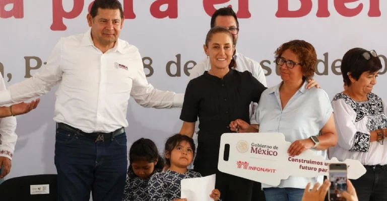 Sheinbaum anuncia reestructuración de créditos Infonavit para evitar deudas  impagables | Notigram