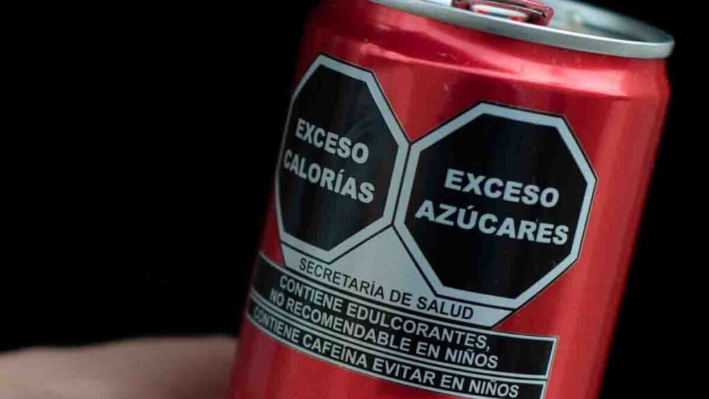 Productos con sellos, fuera de las escuelas: Congreso exige cumplir reglas